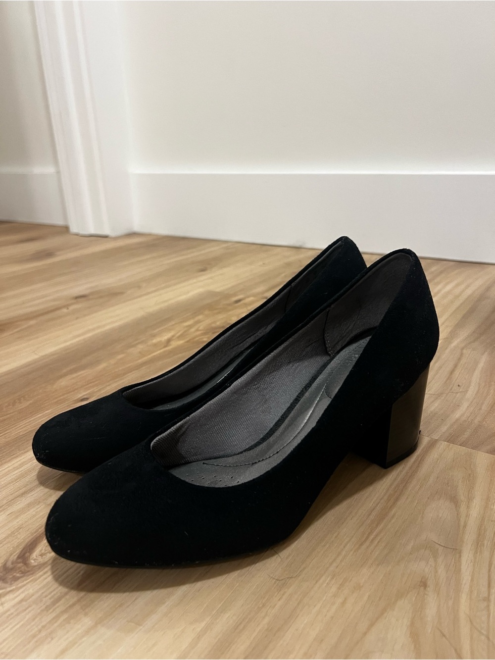 Life Stride Black Suede Block Heel Pumps